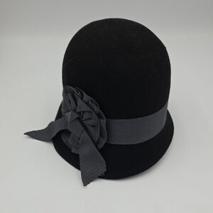 Wool Black Hat with Ribbon Detail